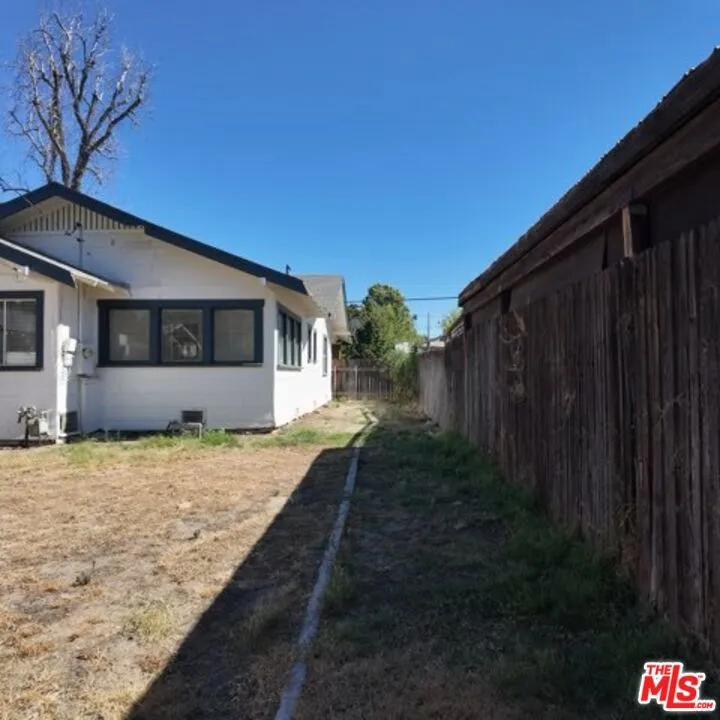 2416 Chester Lane Bakersfield, CA 93304