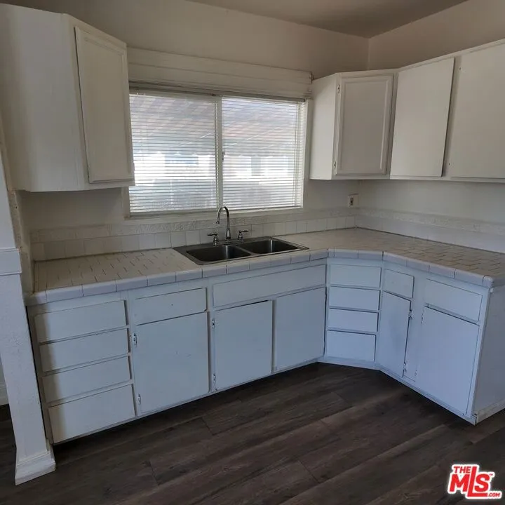 2416 Chester Lane Bakersfield, CA 93304