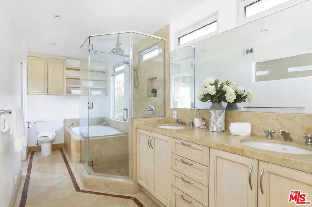2154 Sunset Crest Drive Los Angeles, CA 90046