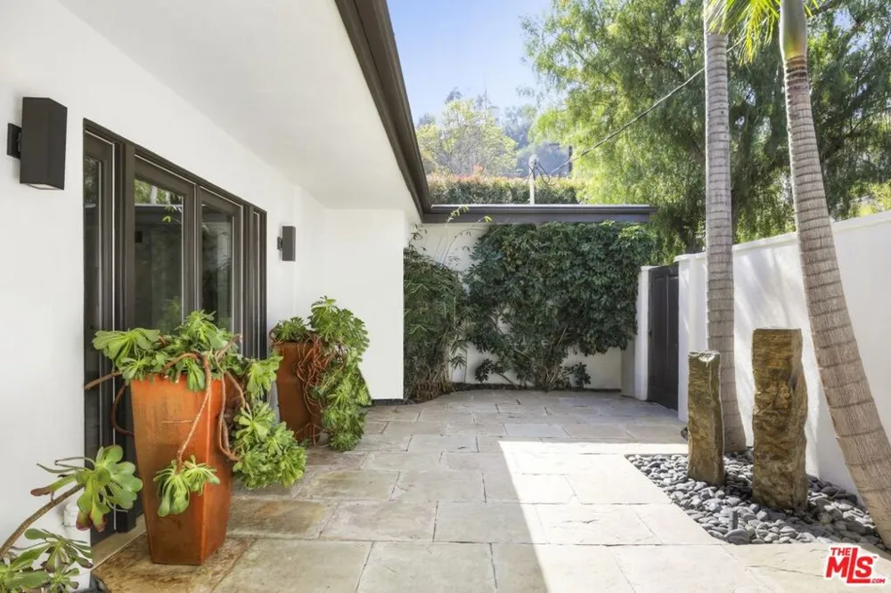 2154 Sunset Crest Drive Los Angeles, CA 90046