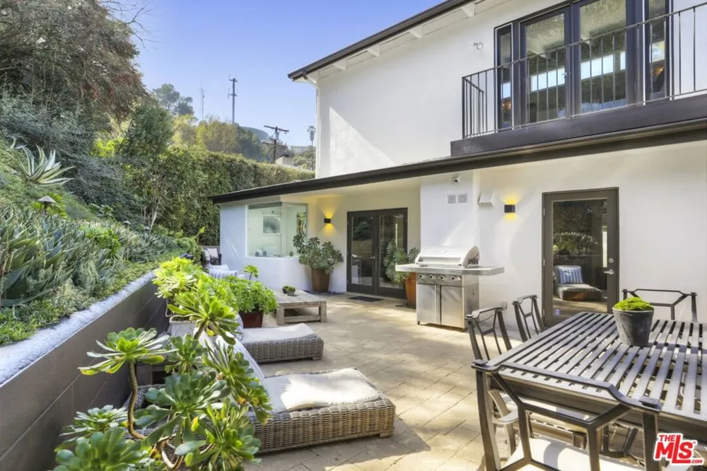 2154 Sunset Crest Drive Los Angeles, CA 90046