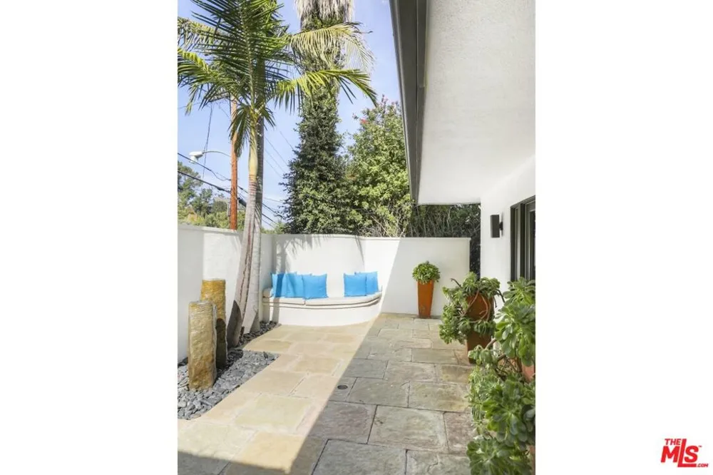 2154 Sunset Crest Drive Los Angeles, CA 90046