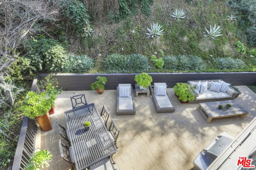 2154 Sunset Crest Drive Los Angeles, CA 90046