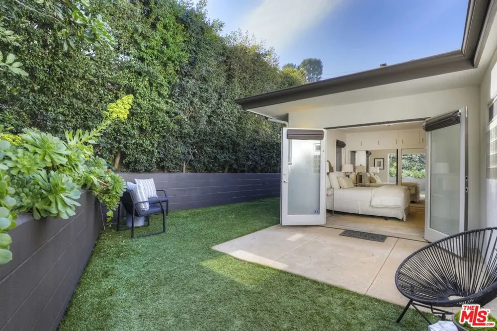 2154 Sunset Crest Drive Los Angeles, CA 90046