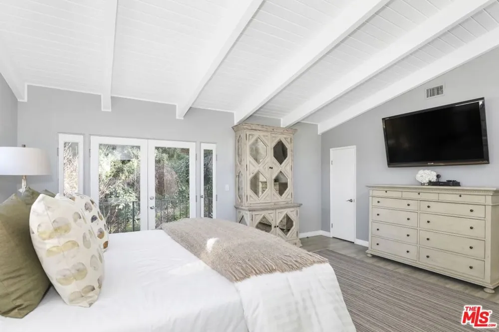 2154 Sunset Crest Drive Los Angeles, CA 90046