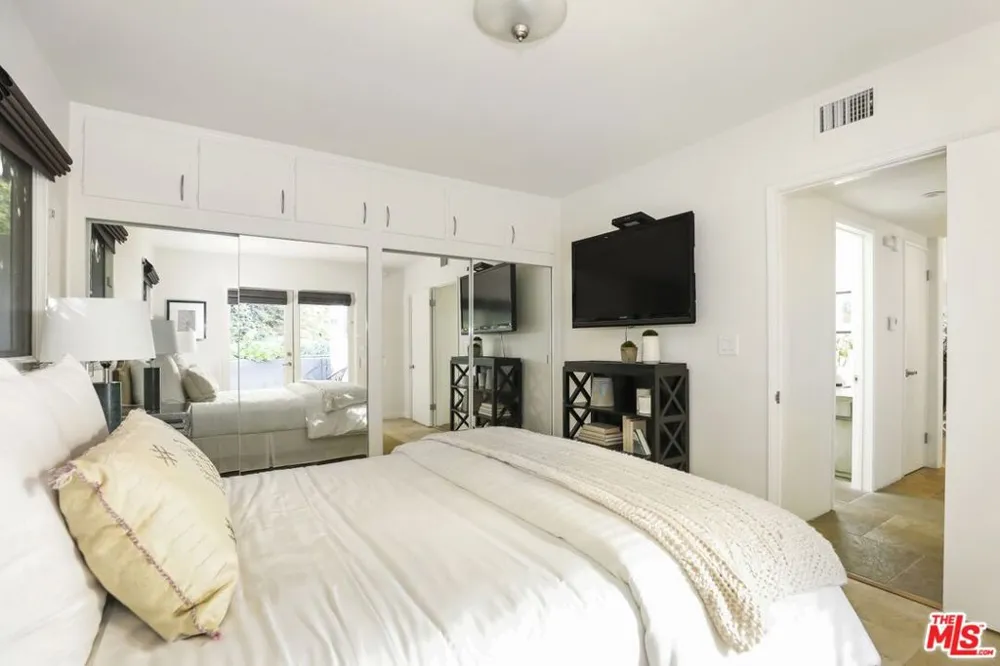 2154 Sunset Crest Drive Los Angeles, CA 90046