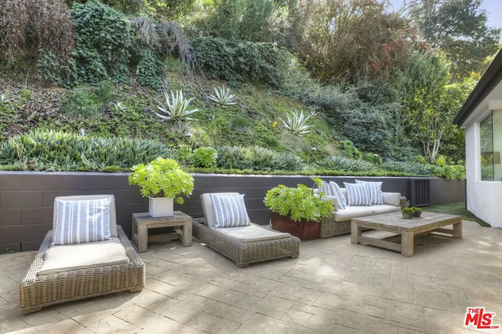 2154 Sunset Crest Drive Los Angeles, CA 90046