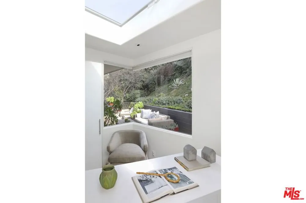 2154 Sunset Crest Drive Los Angeles, CA 90046