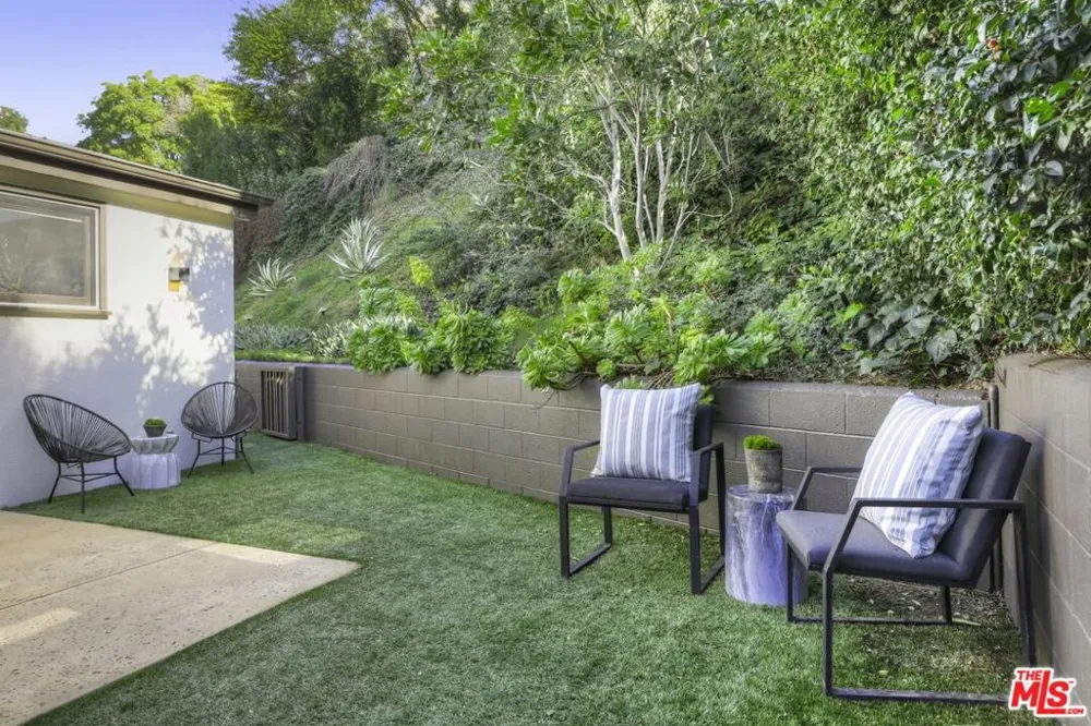 2154 Sunset Crest Drive Los Angeles, CA 90046