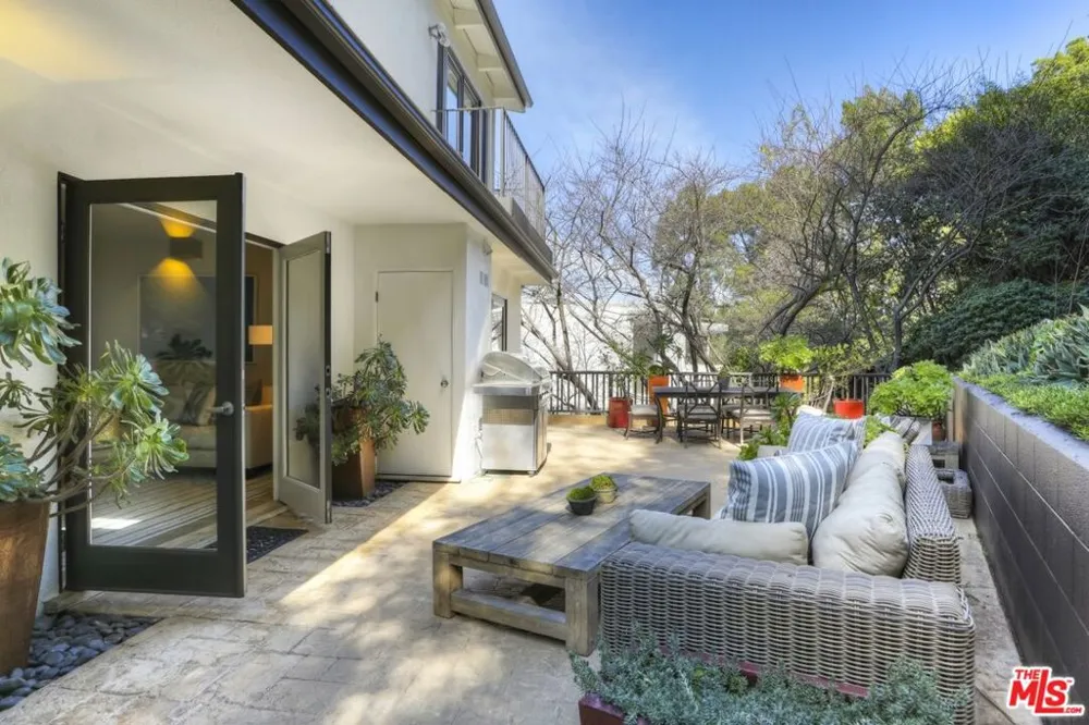 2154 Sunset Crest Drive Los Angeles, CA 90046
