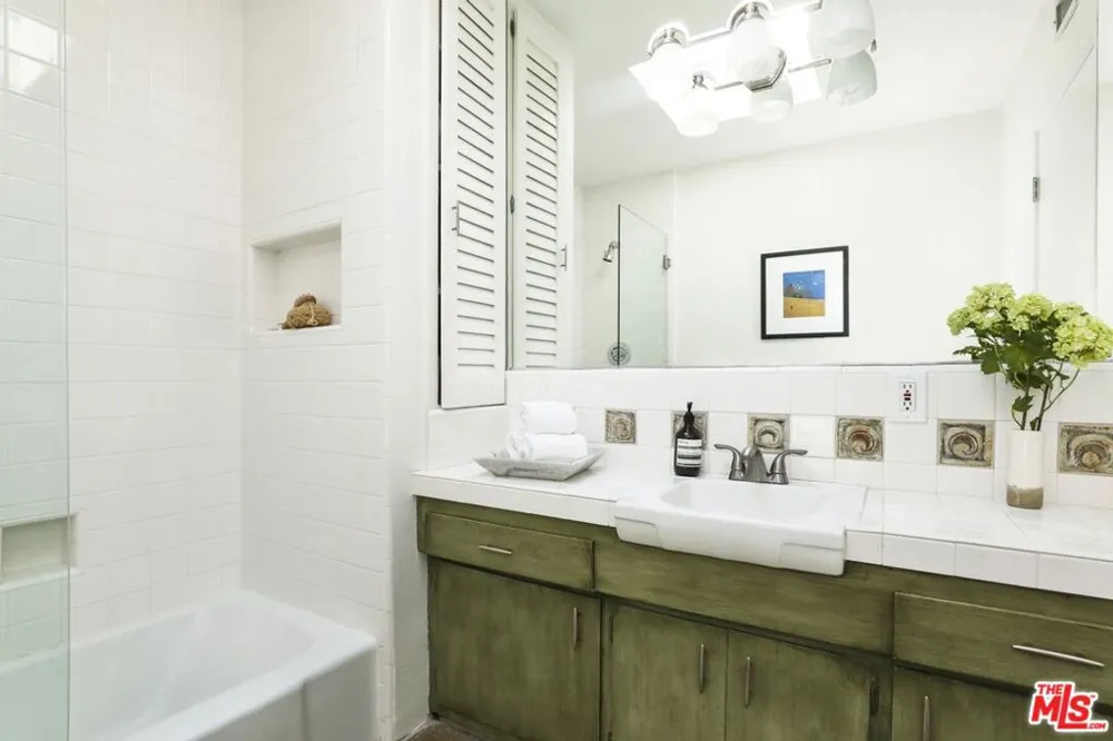 2154 Sunset Crest Drive Los Angeles, CA 90046