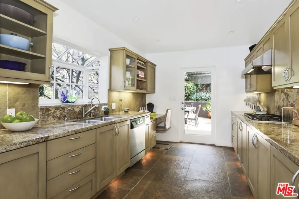 2154 Sunset Crest Drive Los Angeles, CA 90046