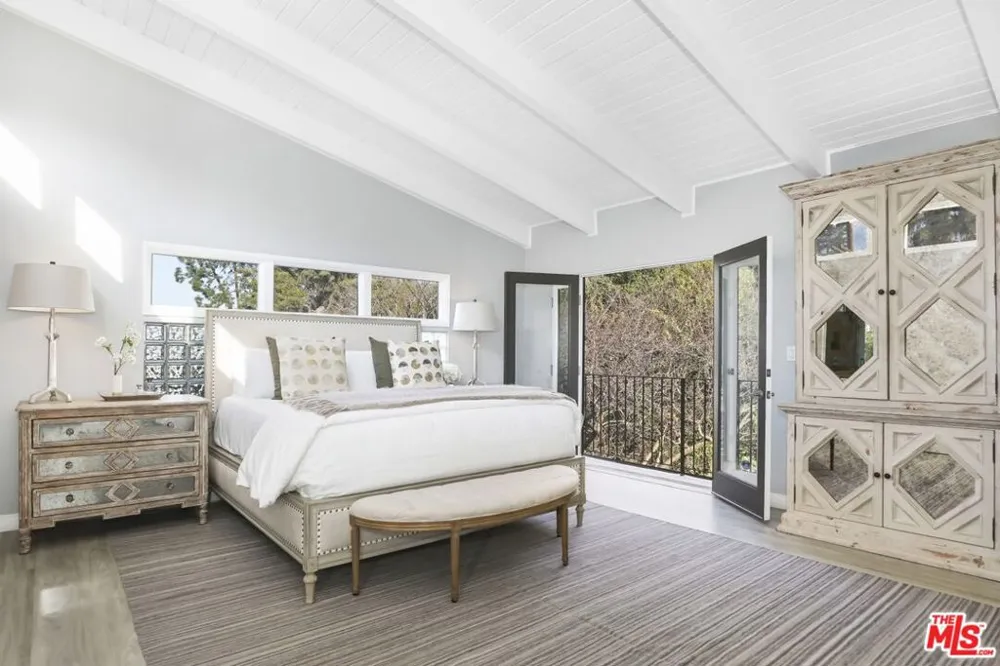 2154 Sunset Crest Drive Los Angeles, CA 90046