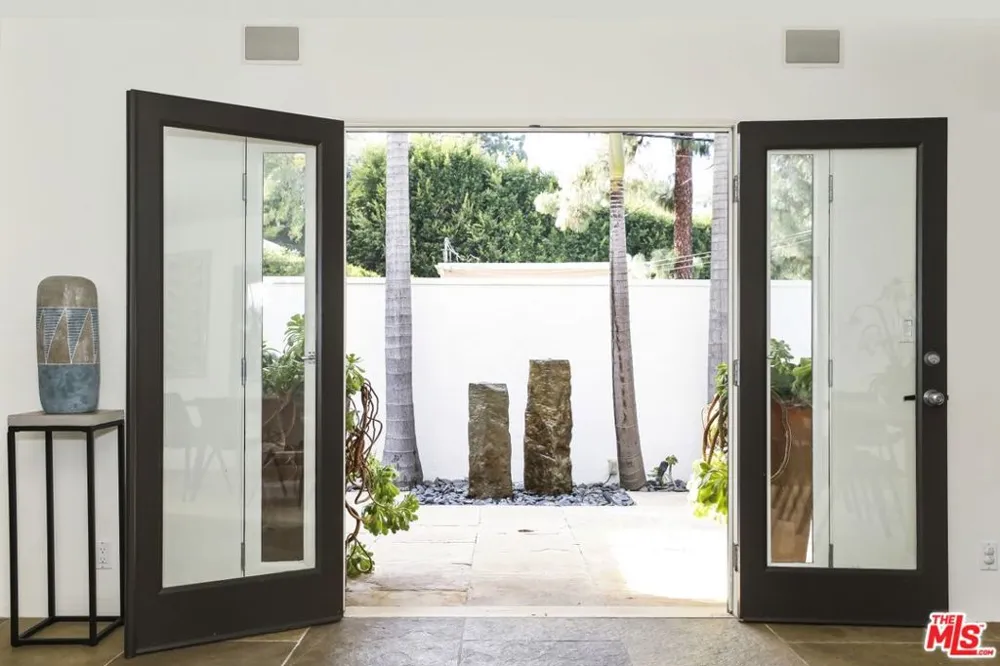 2154 Sunset Crest Drive Los Angeles, CA 90046