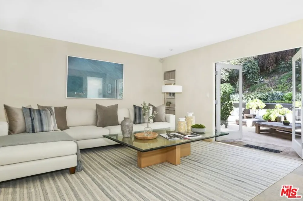 2154 Sunset Crest Drive Los Angeles, CA 90046
