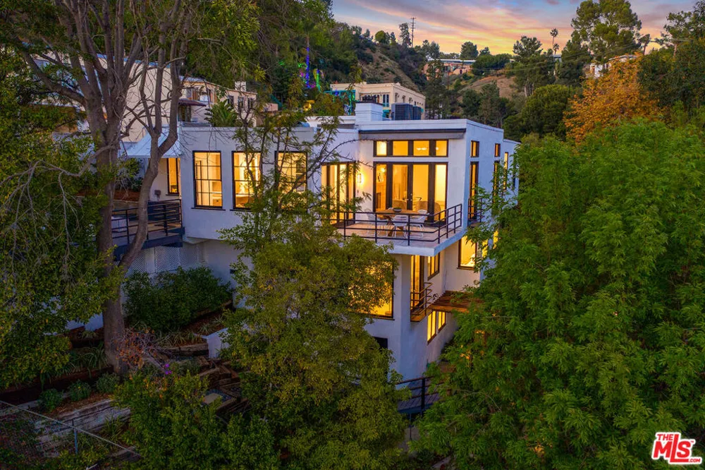 9314 Lloydcrest Drive Los Angeles, CA 90210
