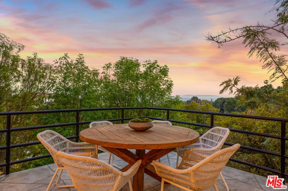 9314 Lloydcrest Drive Los Angeles, CA 90210