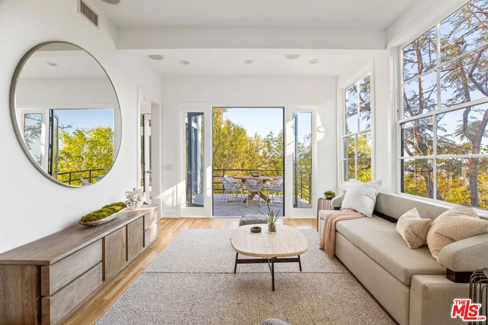 9314 Lloydcrest Drive Los Angeles, CA 90210