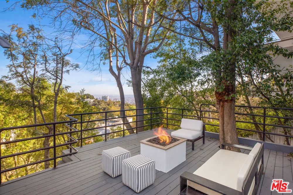 9314 Lloydcrest Drive Los Angeles, CA 90210
