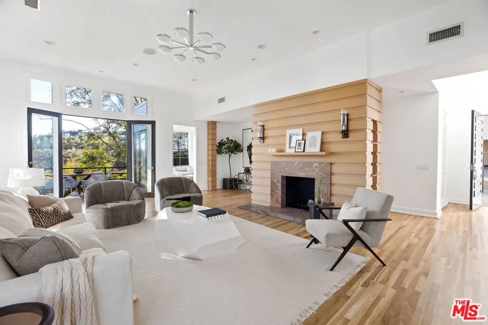 9314 Lloydcrest Drive Los Angeles, CA 90210