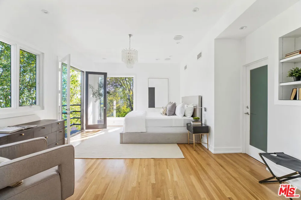 9314 Lloydcrest Drive Los Angeles, CA 90210