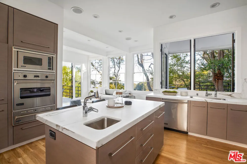 9314 Lloydcrest Drive Los Angeles, CA 90210