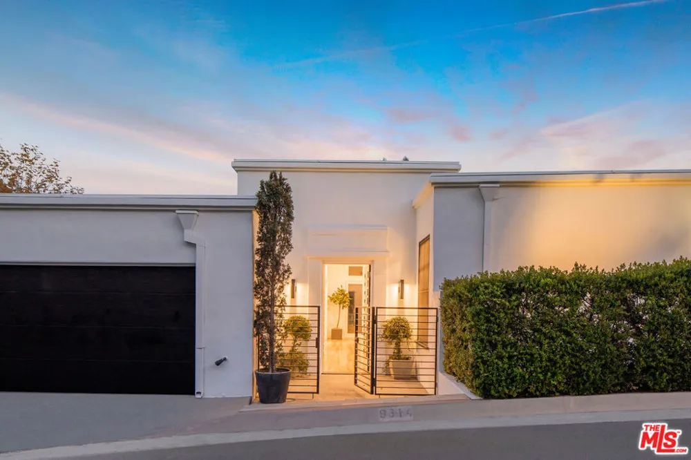 9314 Lloydcrest Drive Los Angeles, CA 90210