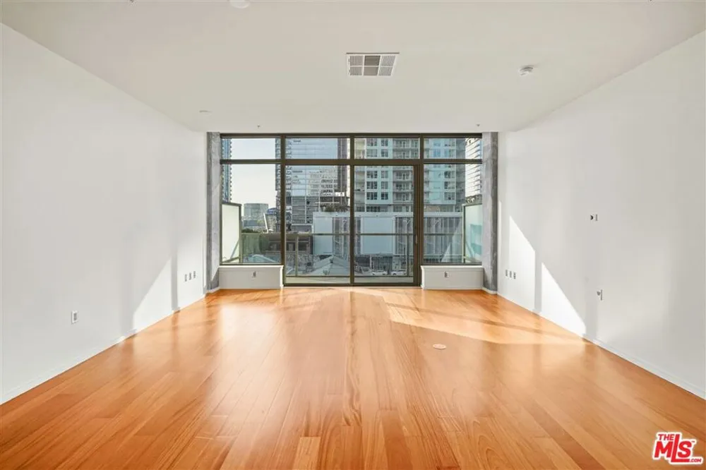 1155 S Grand Avenue #516 Los Angeles, CA 90015