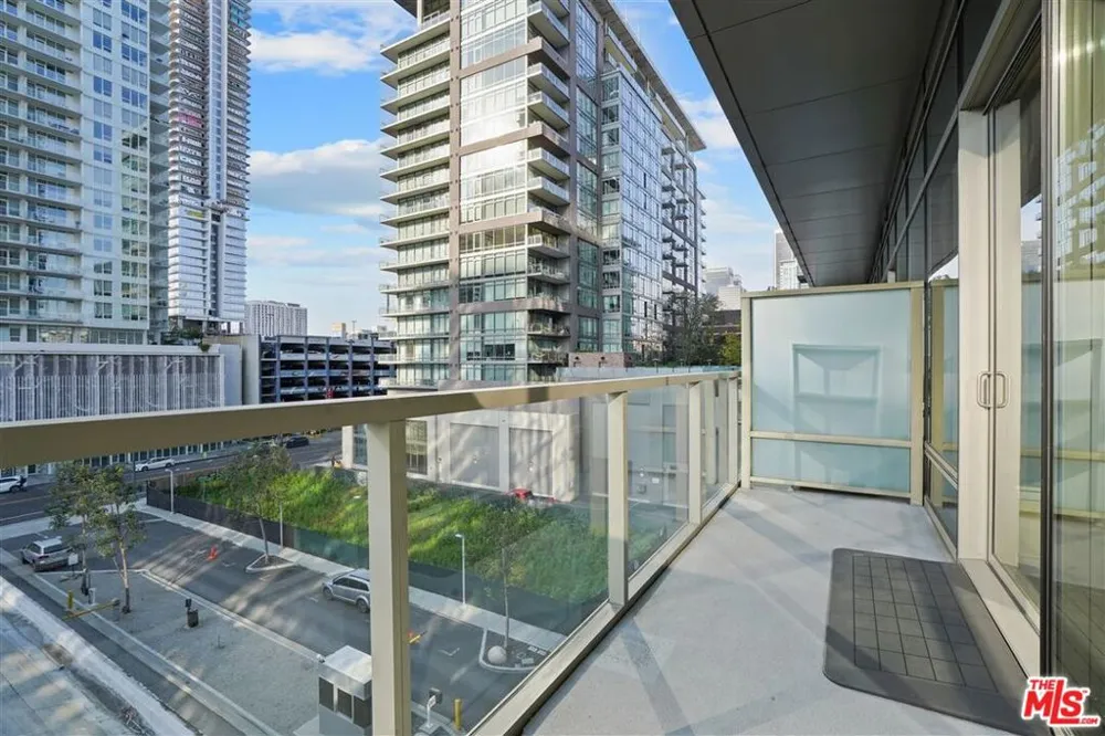 1155 S Grand Avenue #516 Los Angeles, CA 90015