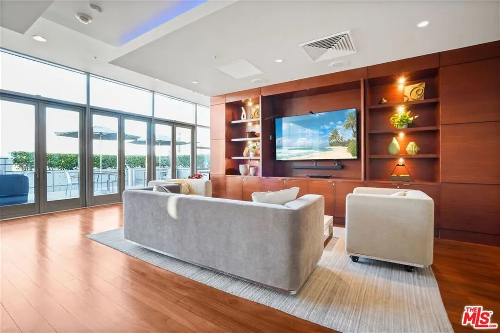 1155 S Grand Avenue #516 Los Angeles, CA 90015