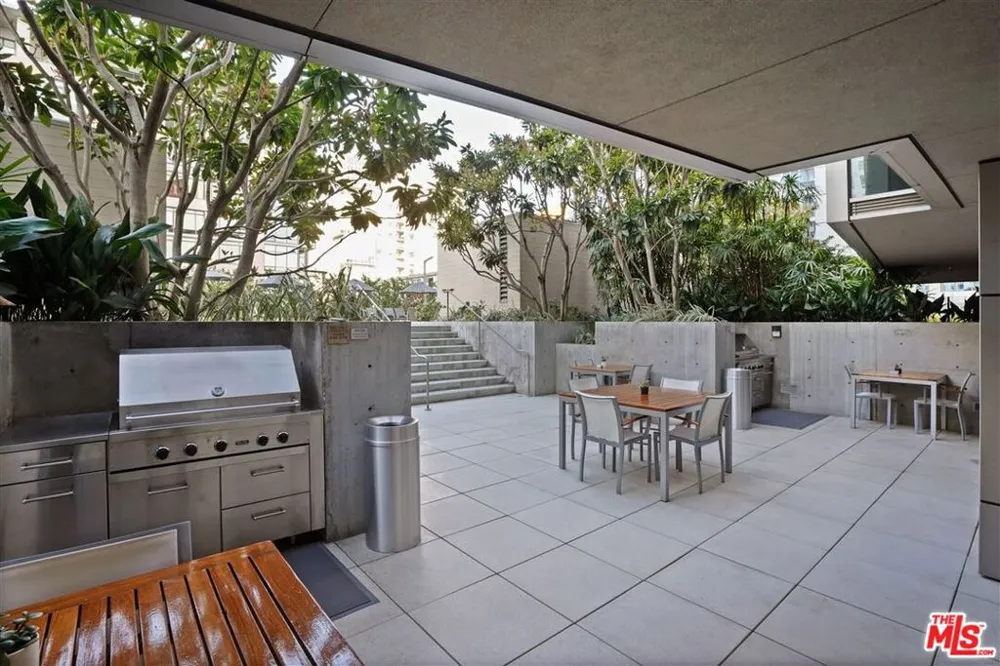 1155 S Grand Avenue #516 Los Angeles, CA 90015