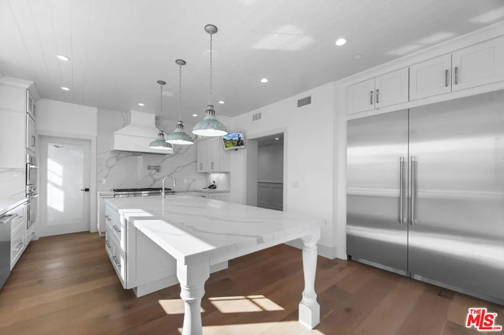 566 Ida Street Pacific Palisades, CA 90272