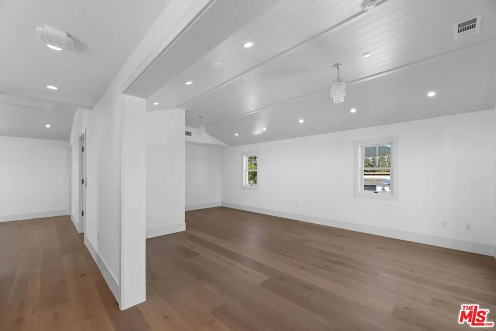 566 Ida Street Pacific Palisades, CA 90272