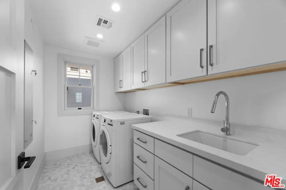 566 Ida Street Pacific Palisades, CA 90272