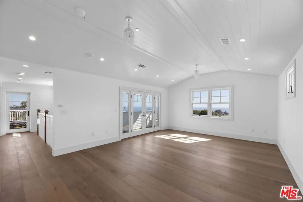 566 Ida Street Pacific Palisades, CA 90272