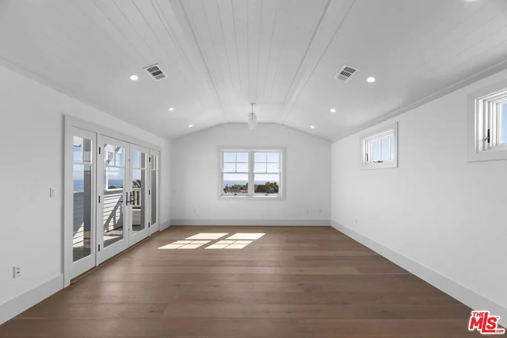 566 Ida Street Pacific Palisades, CA 90272