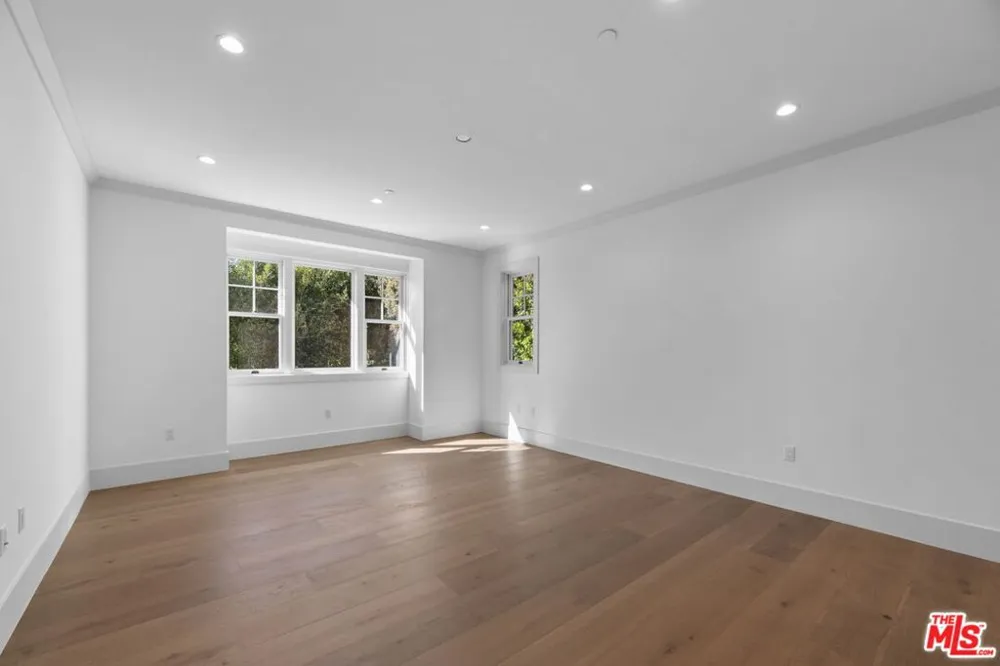 566 Ida Street Pacific Palisades, CA 90272