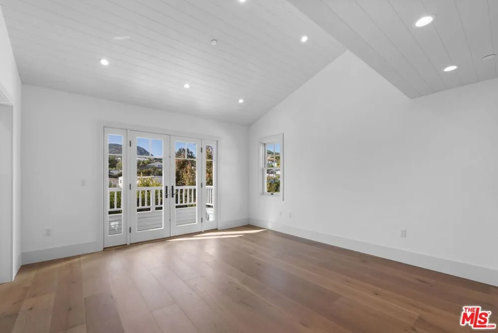566 Ida Street Pacific Palisades, CA 90272
