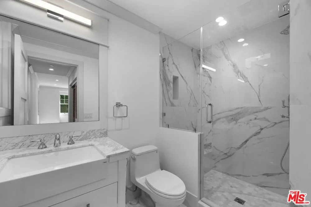 566 Ida Street Pacific Palisades, CA 90272
