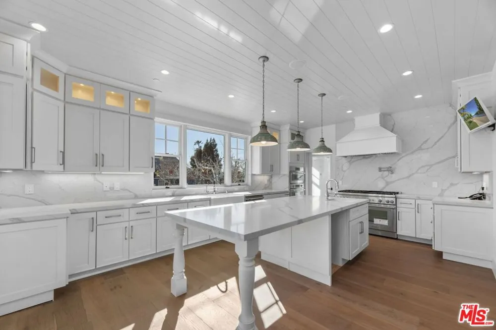 566 Ida Street Pacific Palisades, CA 90272