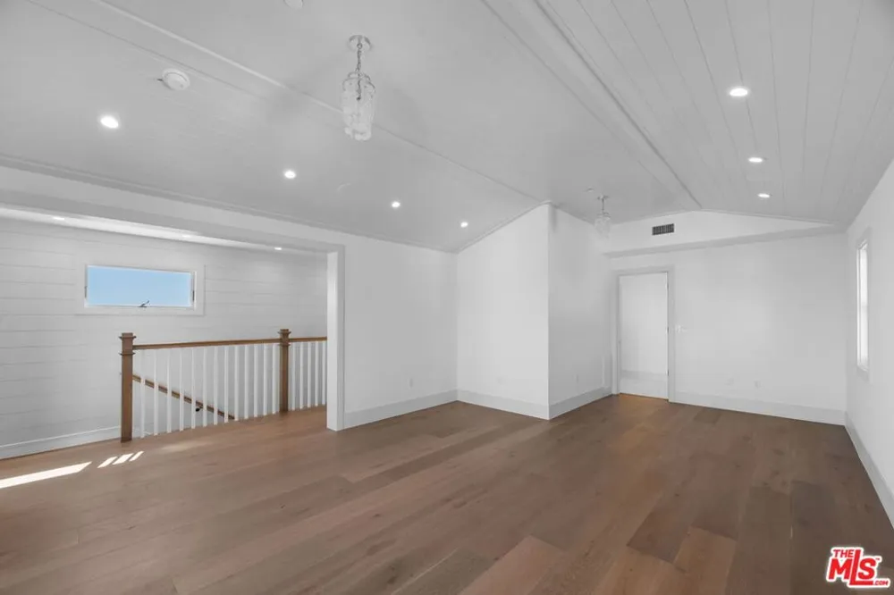 566 Ida Street Pacific Palisades, CA 90272