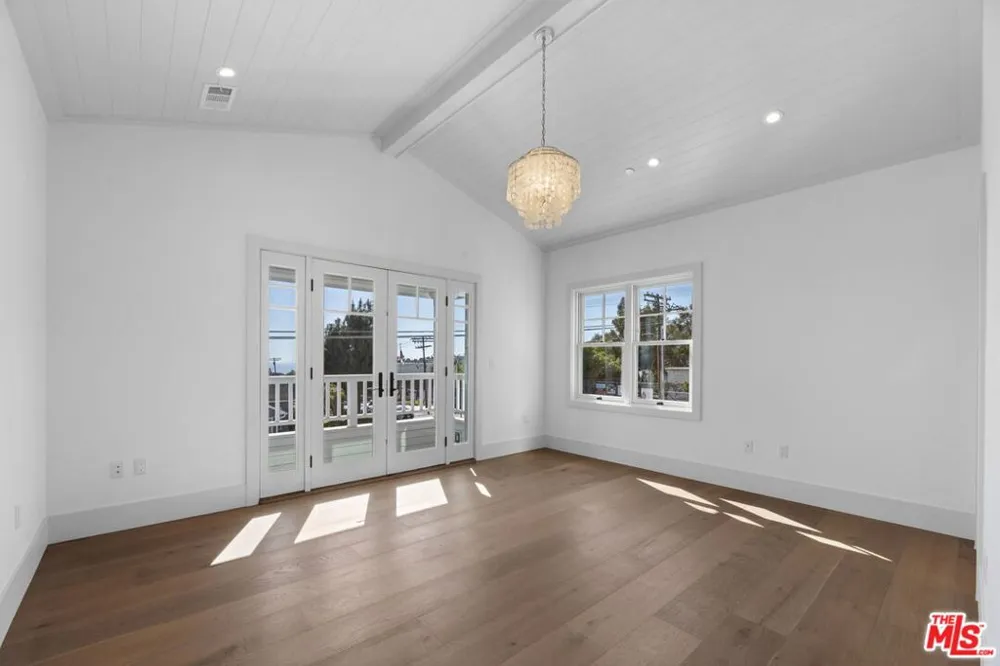 566 Ida Street Pacific Palisades, CA 90272
