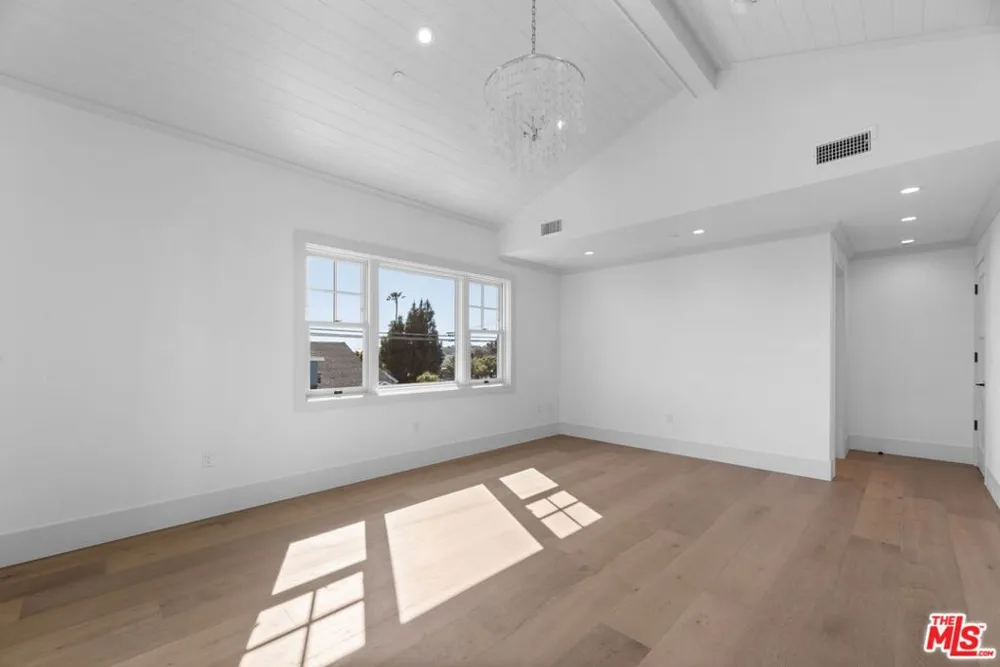 566 Ida Street Pacific Palisades, CA 90272
