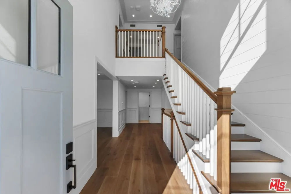 566 Ida Street Pacific Palisades, CA 90272