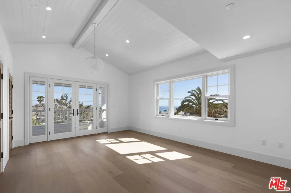 566 Ida Street Pacific Palisades, CA 90272