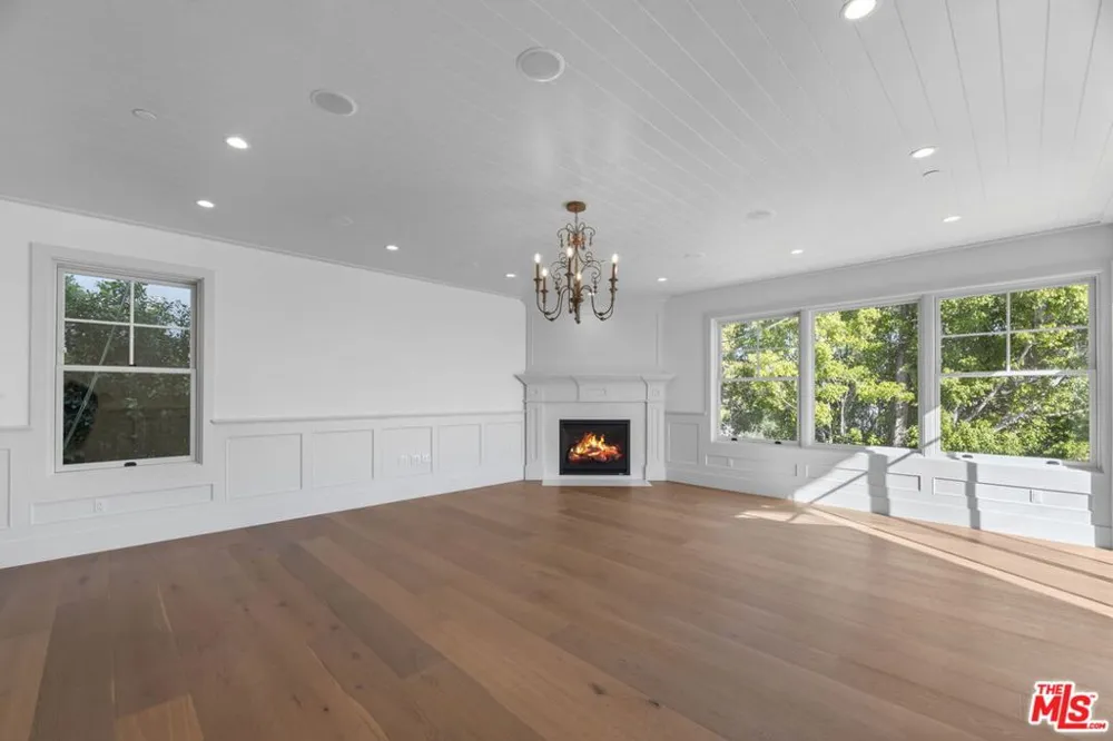 566 Ida Street Pacific Palisades, CA 90272