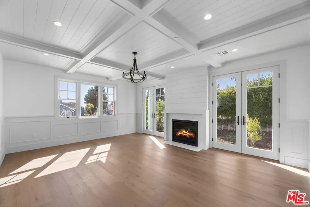 566 Ida Street Pacific Palisades, CA 90272