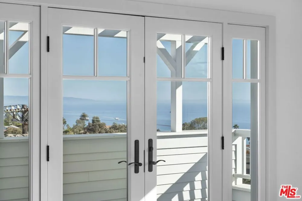 566 Ida Street Pacific Palisades, CA 90272