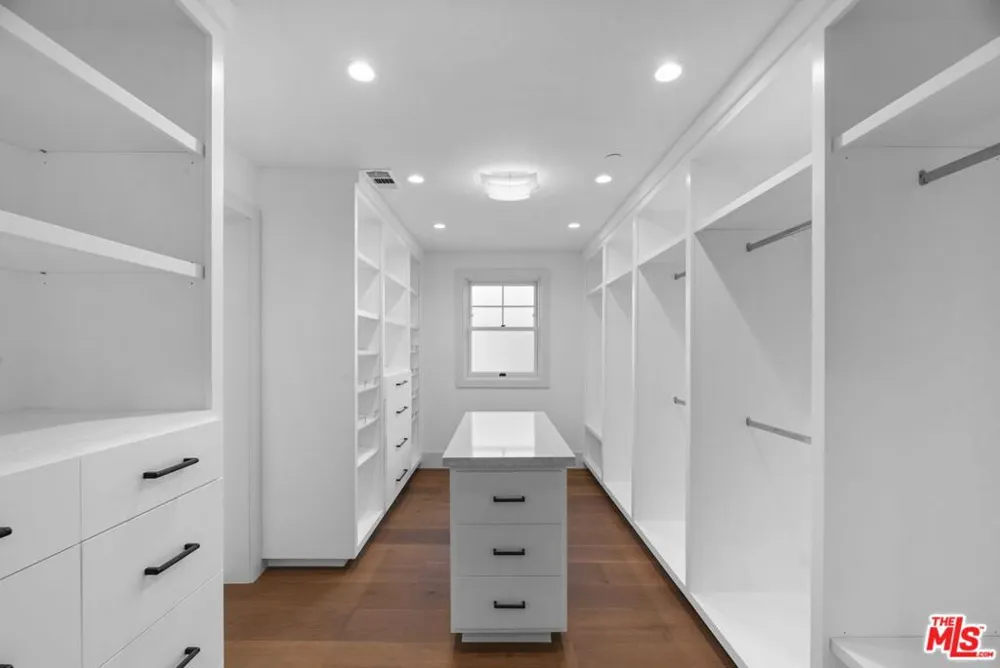 566 Ida Street Pacific Palisades, CA 90272
