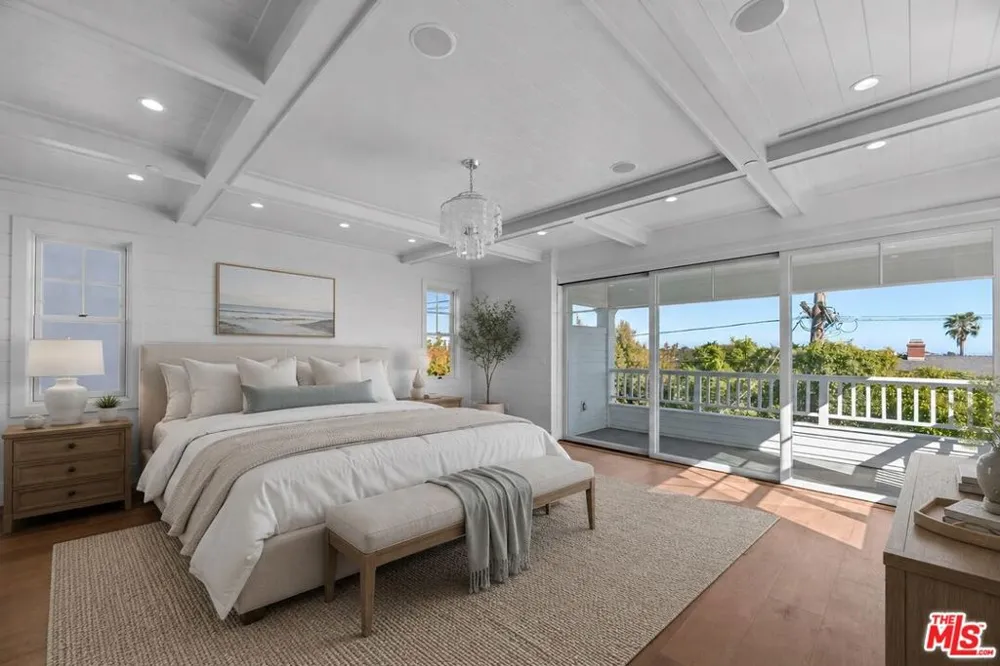 566 Ida Street Pacific Palisades, CA 90272